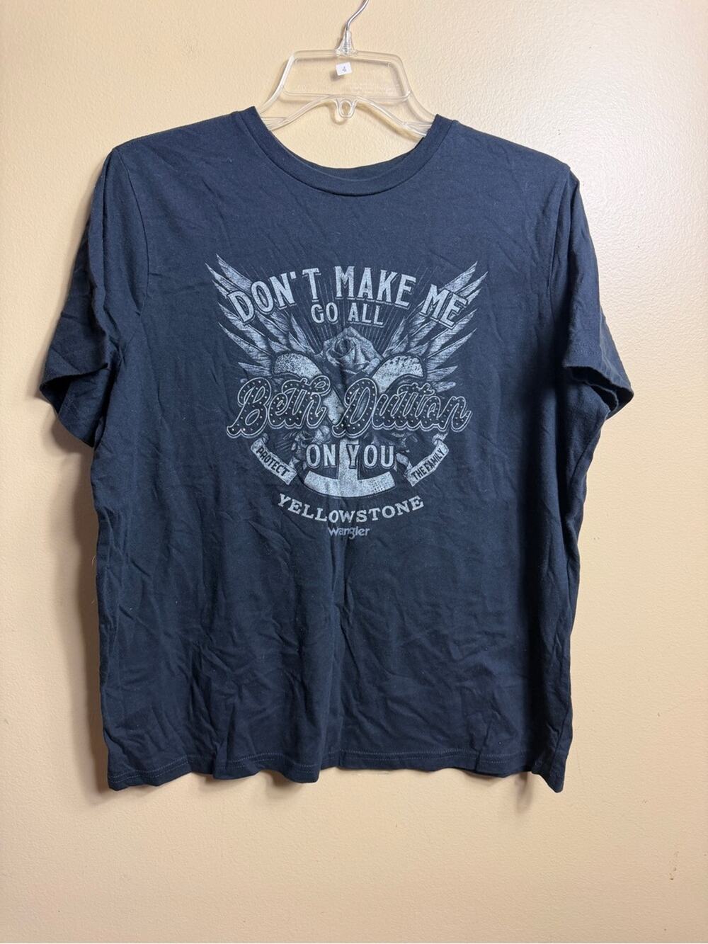Wrangler Yellowstone Beth Dutton large black T-shirt